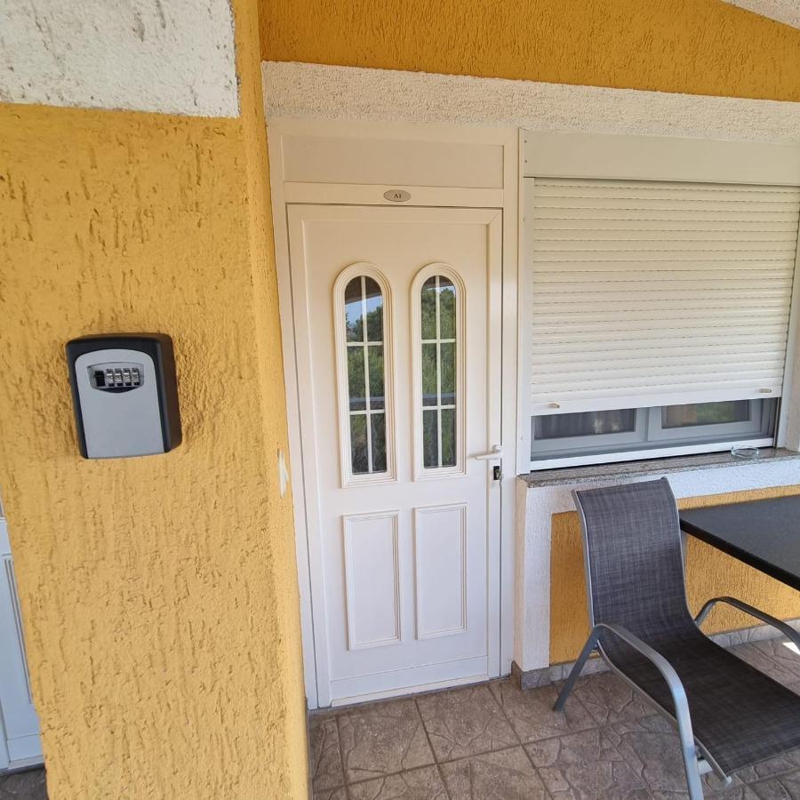Apartmani Anna Vir Exterior photo