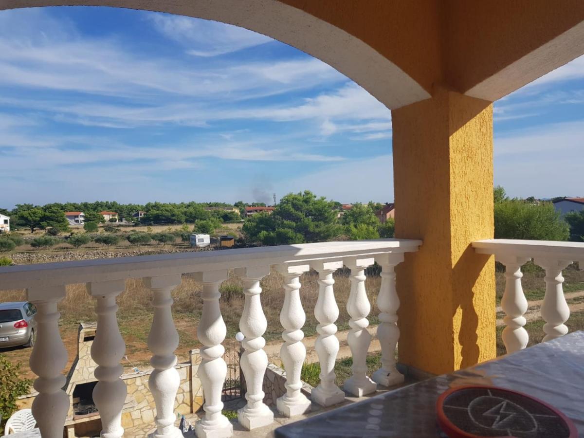 Apartmani Anna Vir Exterior photo