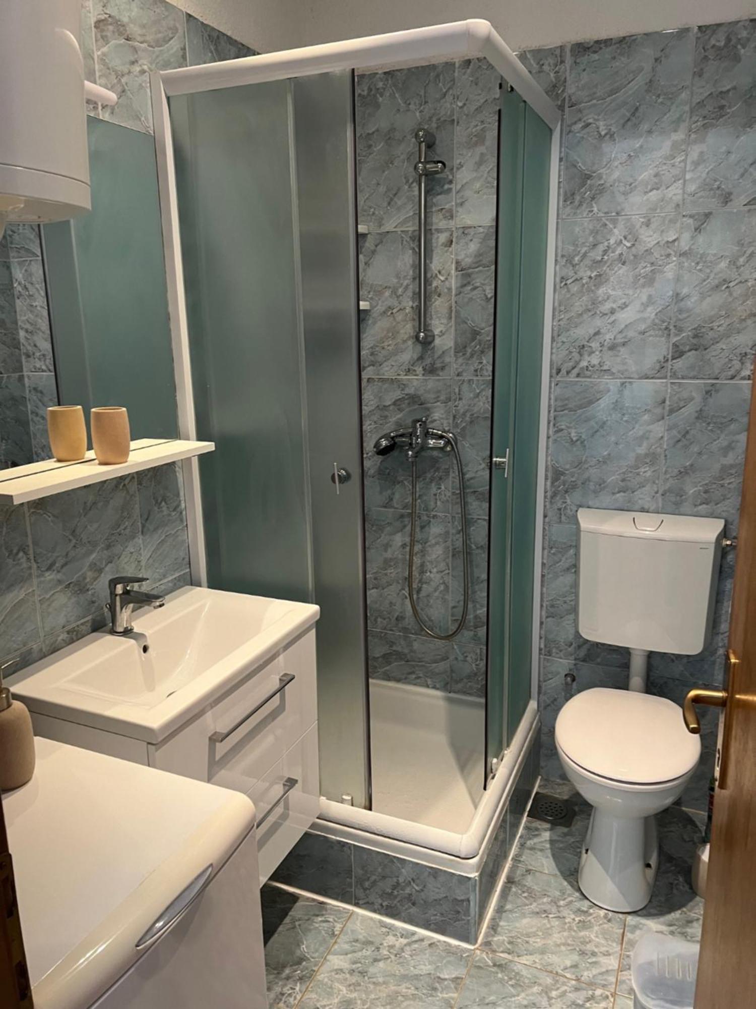 Apartmani Anna Vir Exterior photo