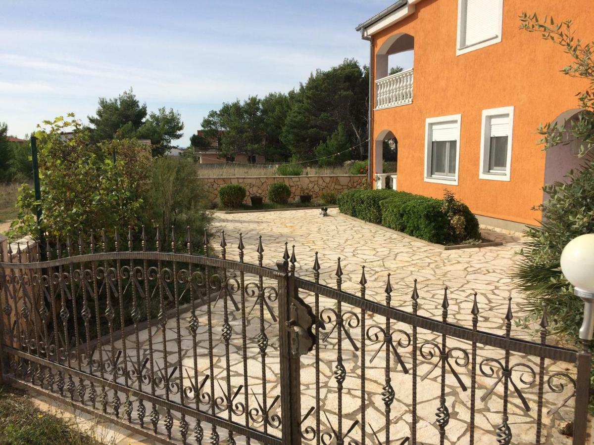 Apartmani Anna Vir Exterior photo