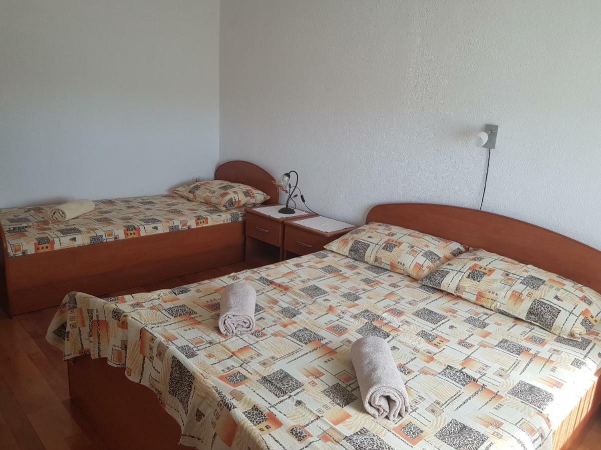 Apartmani Anna Vir Exterior photo